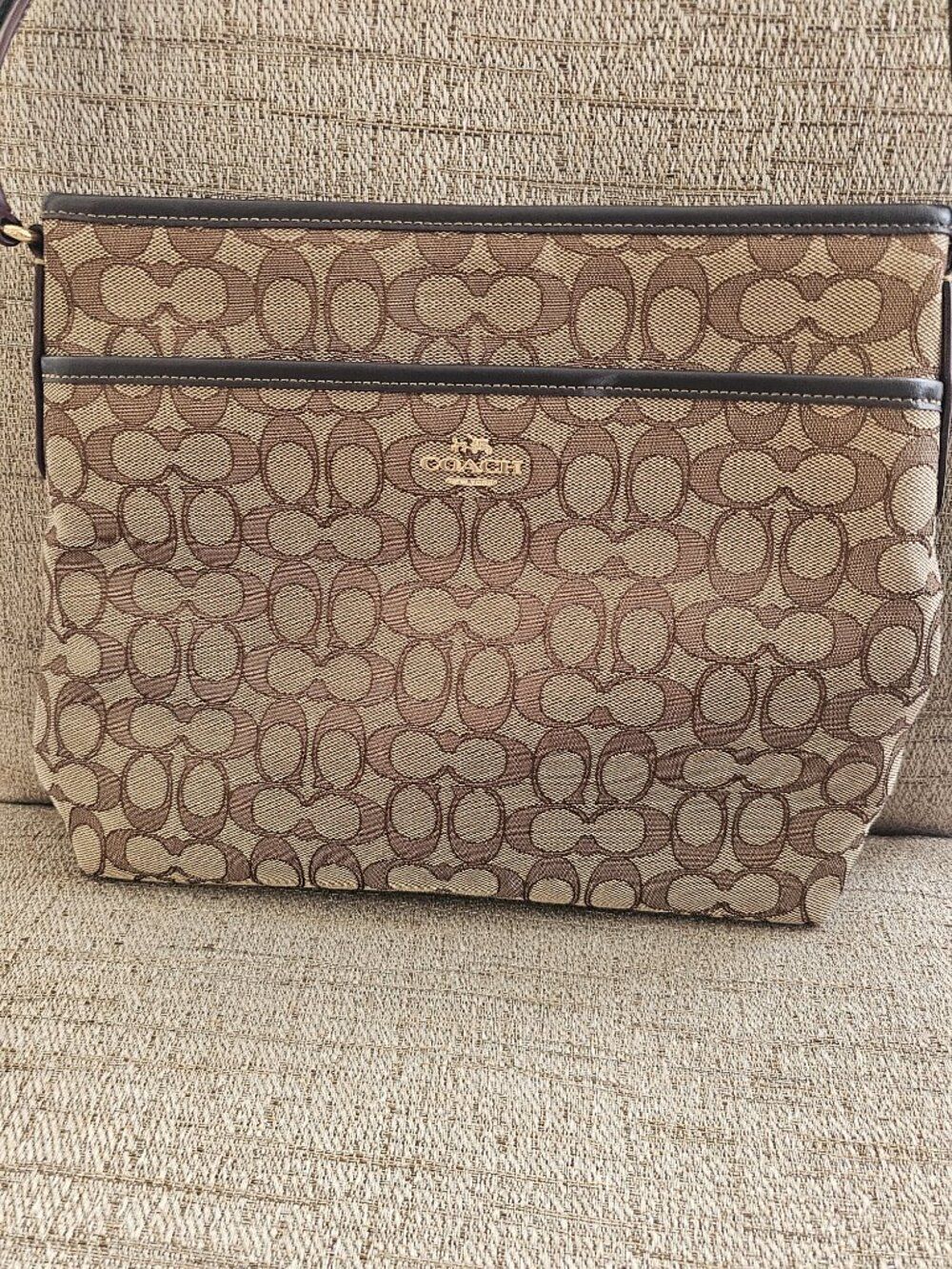 Coach Outline Signature Canvas Zip Tote - Crossbody